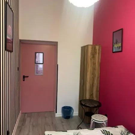 Hostel Vice *